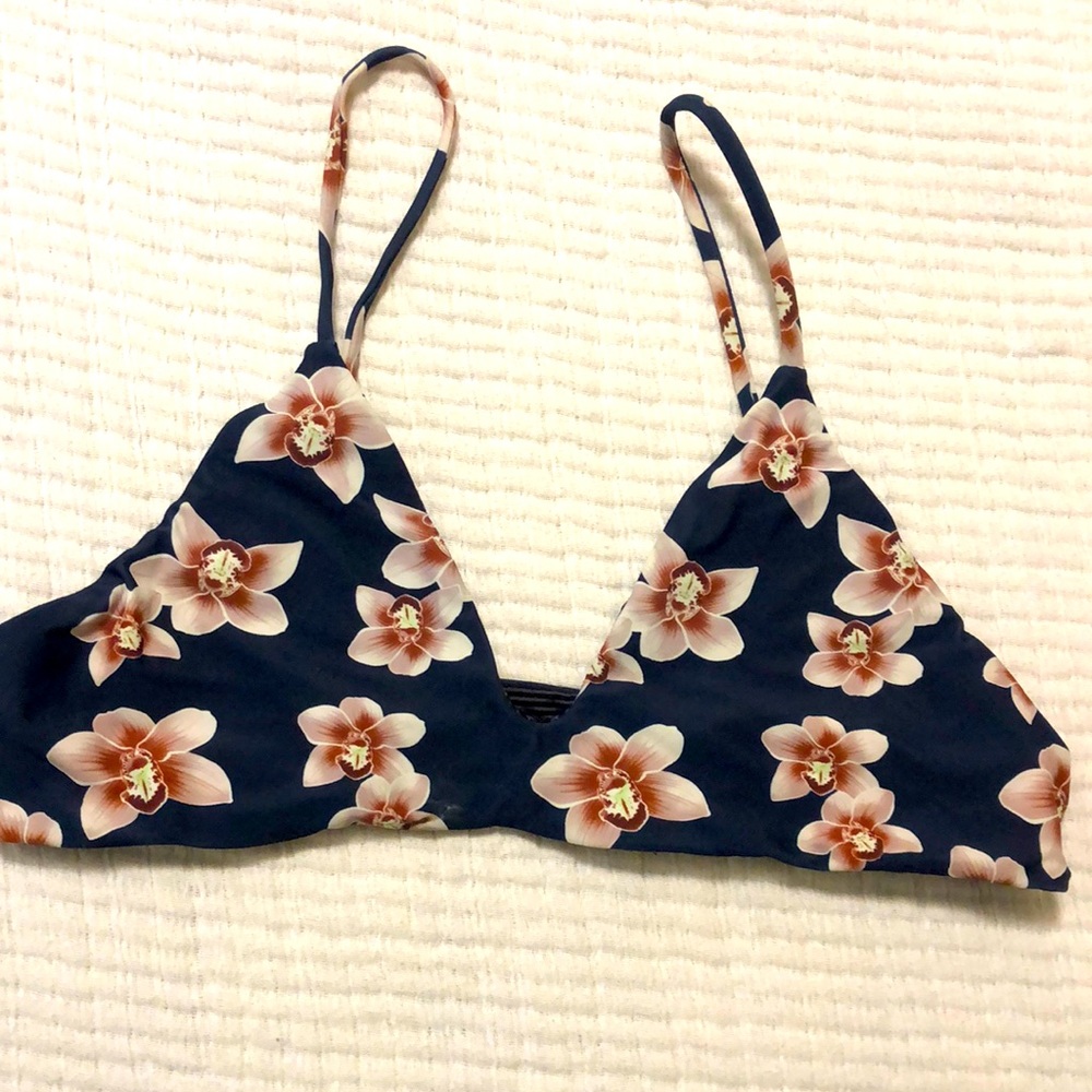Acacia Napali top, Isle print. Size large, gently used & in excellent condition